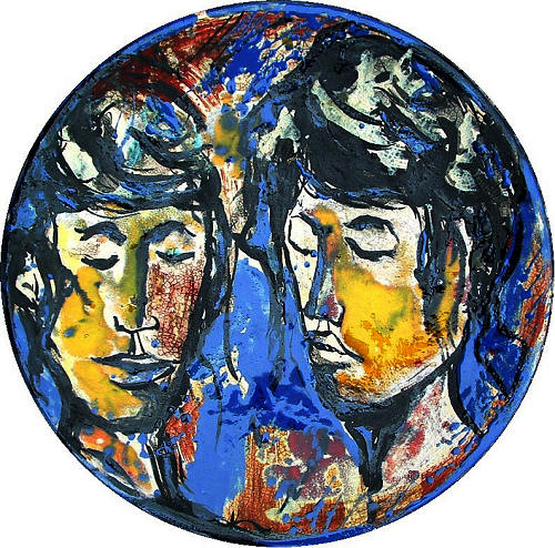 Ginevra e Lancillotto — Paolo e Francesca, un amore oltre la vita — canto V. «Noi leggiavamo un giorno per diletto di Lancialotto come amor lo strinse». Ceramica smaltata, piatto di diametro cm 50